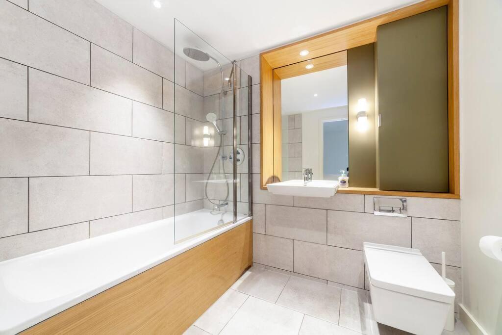 Apartament Stunning New 3 Bdr Duplex Wbalcony, East