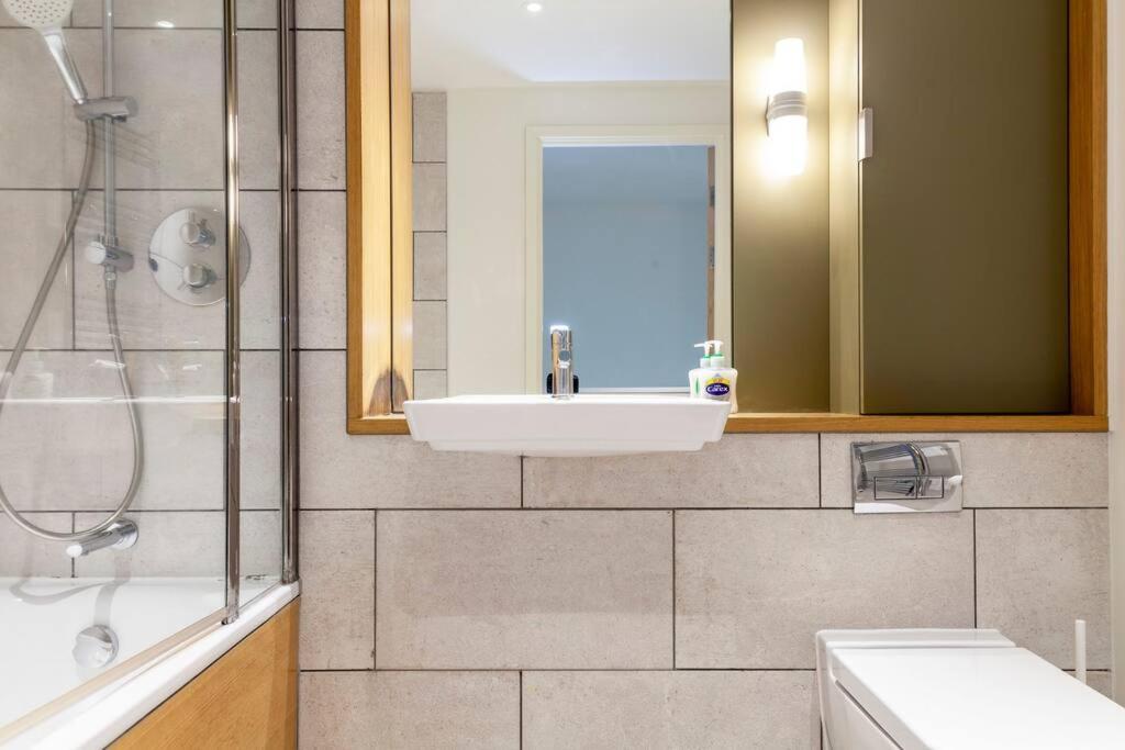 Apartament Stunning New 3 Bdr Duplex Wbalcony, East